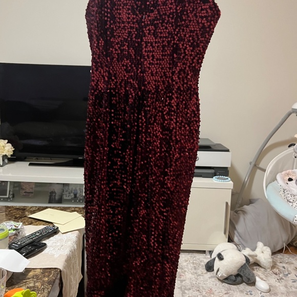 Beautiful dark red sparkly sequin mermaid dress - Picture 4 of 4